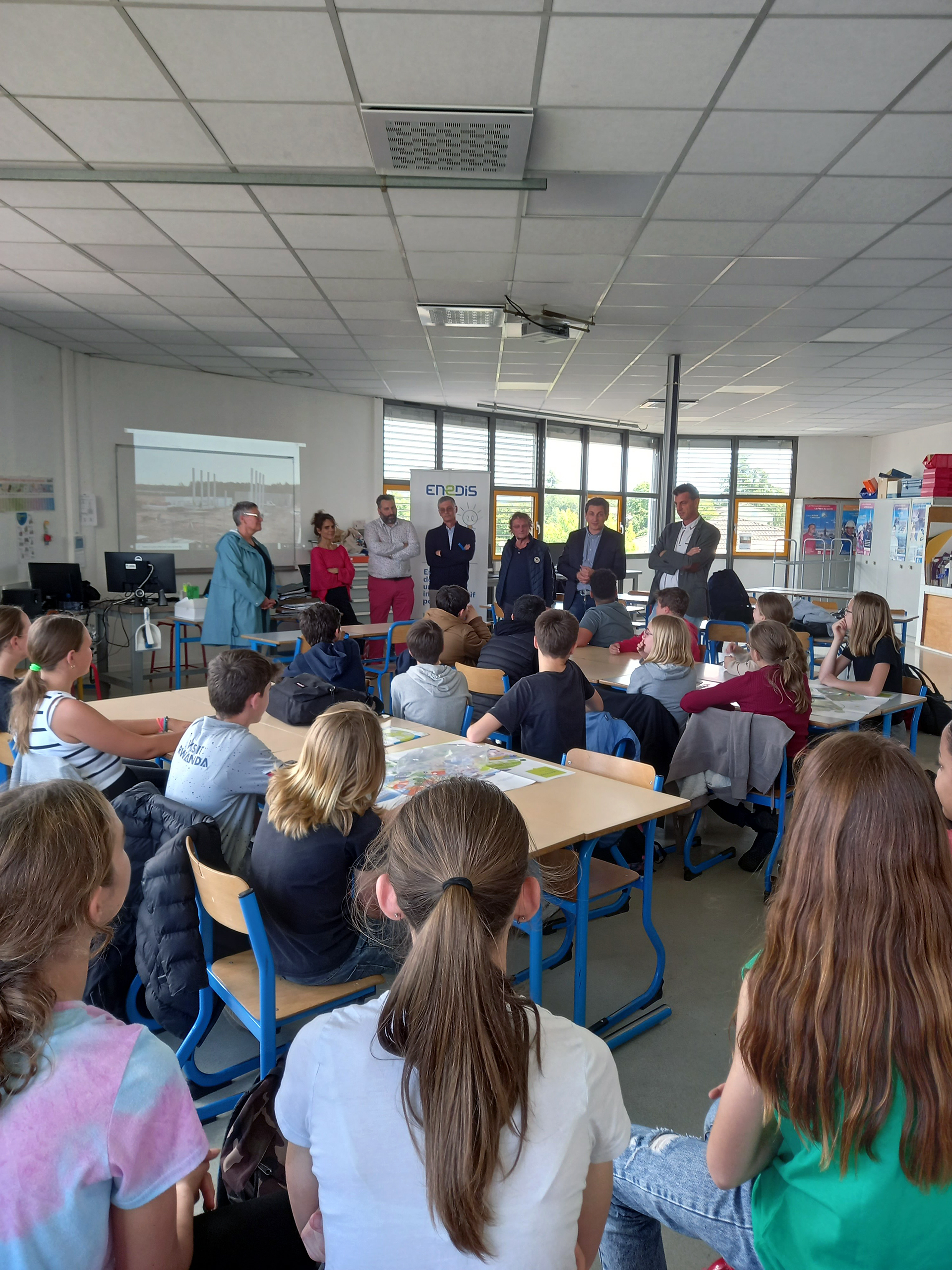 Collège_jean_honoré_fragonard_classe_avec_élèves