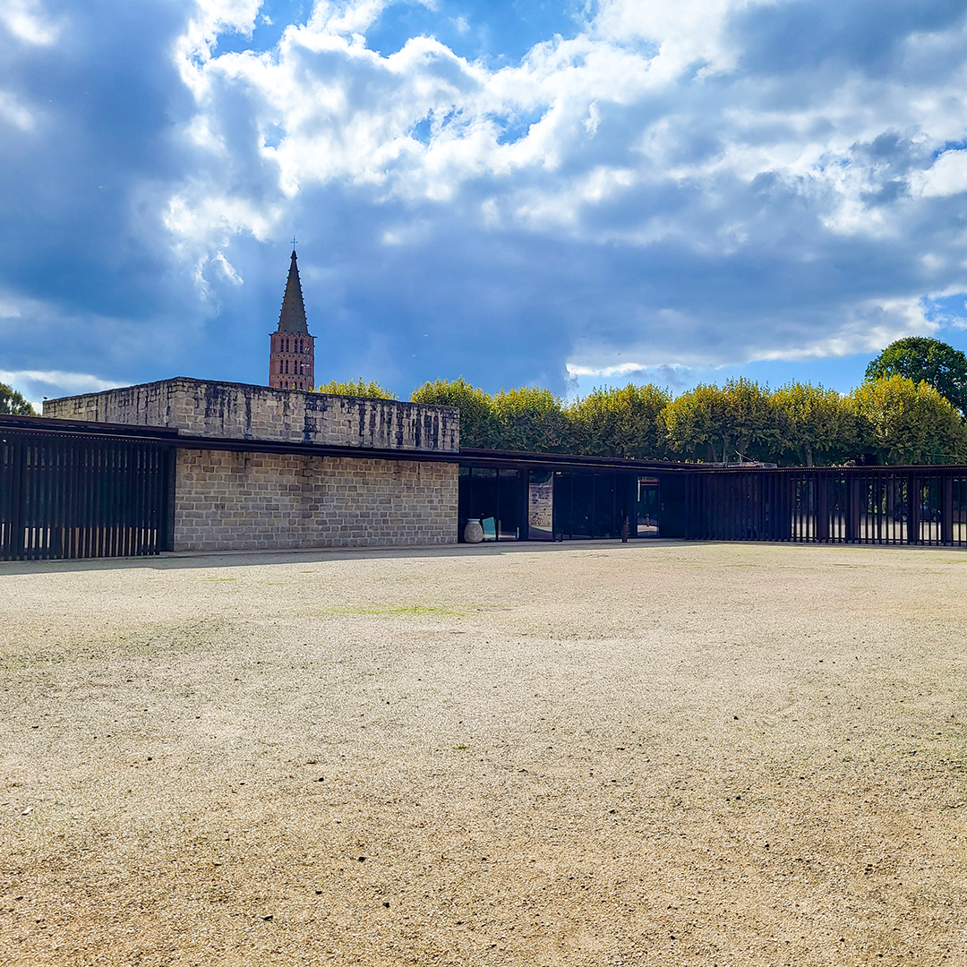 Cours du château de nègrepelisse 82