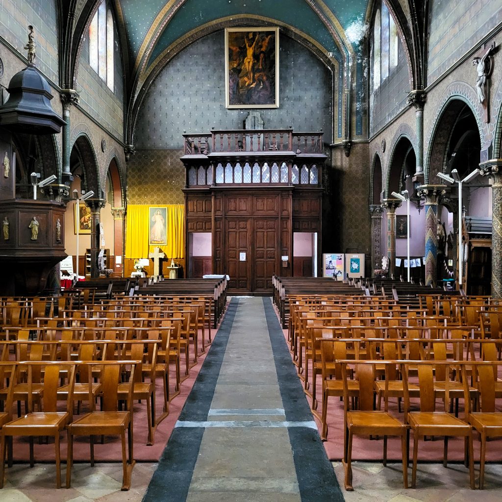 Intérieur église nègrepelisse