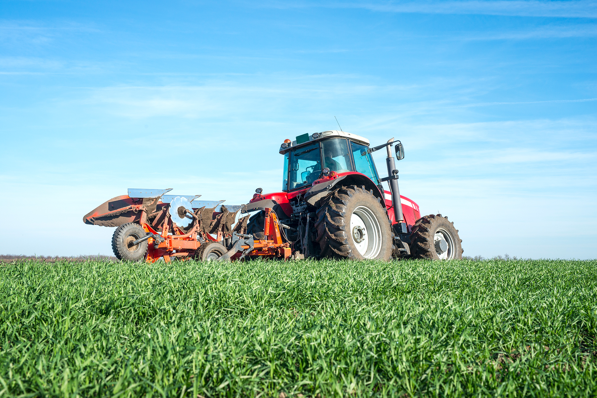 champ-de-culture-avec-tracteur
