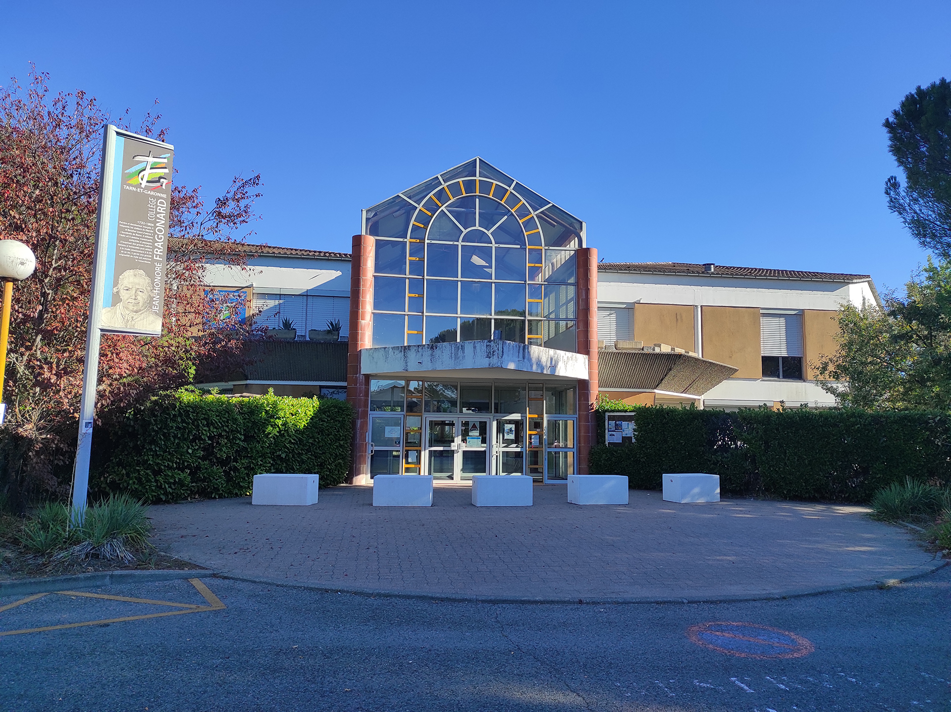 Collège_nègrepelisse_devanture