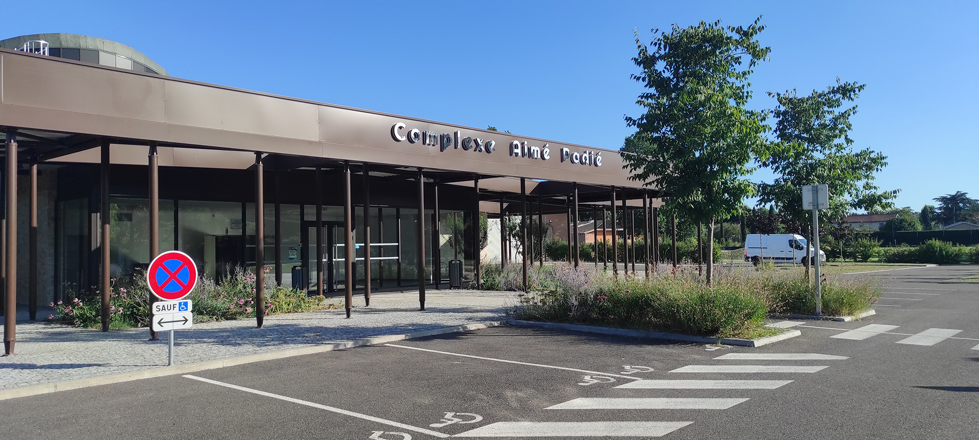 Devanture_complexe_aimé_padié