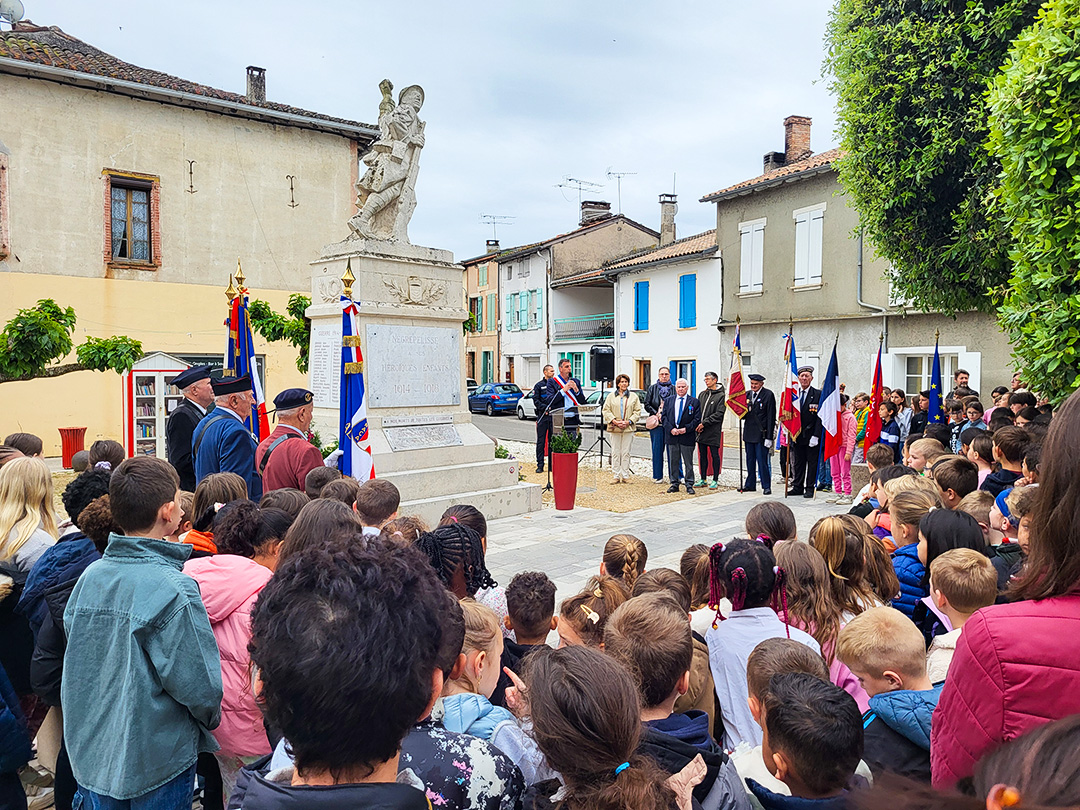 Commémoration_18_mai_2026_avec_les_enfants