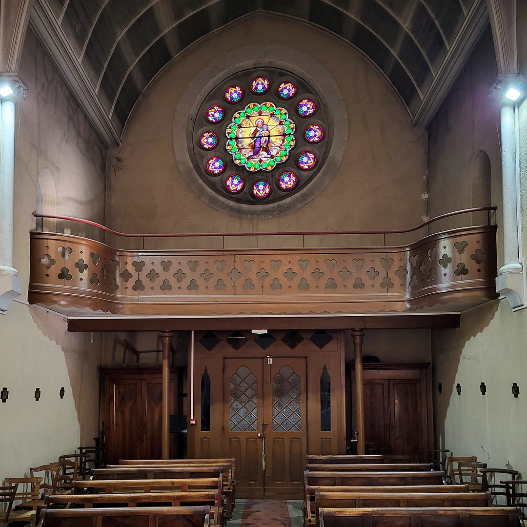 Chapelle_intérieur_vitrail