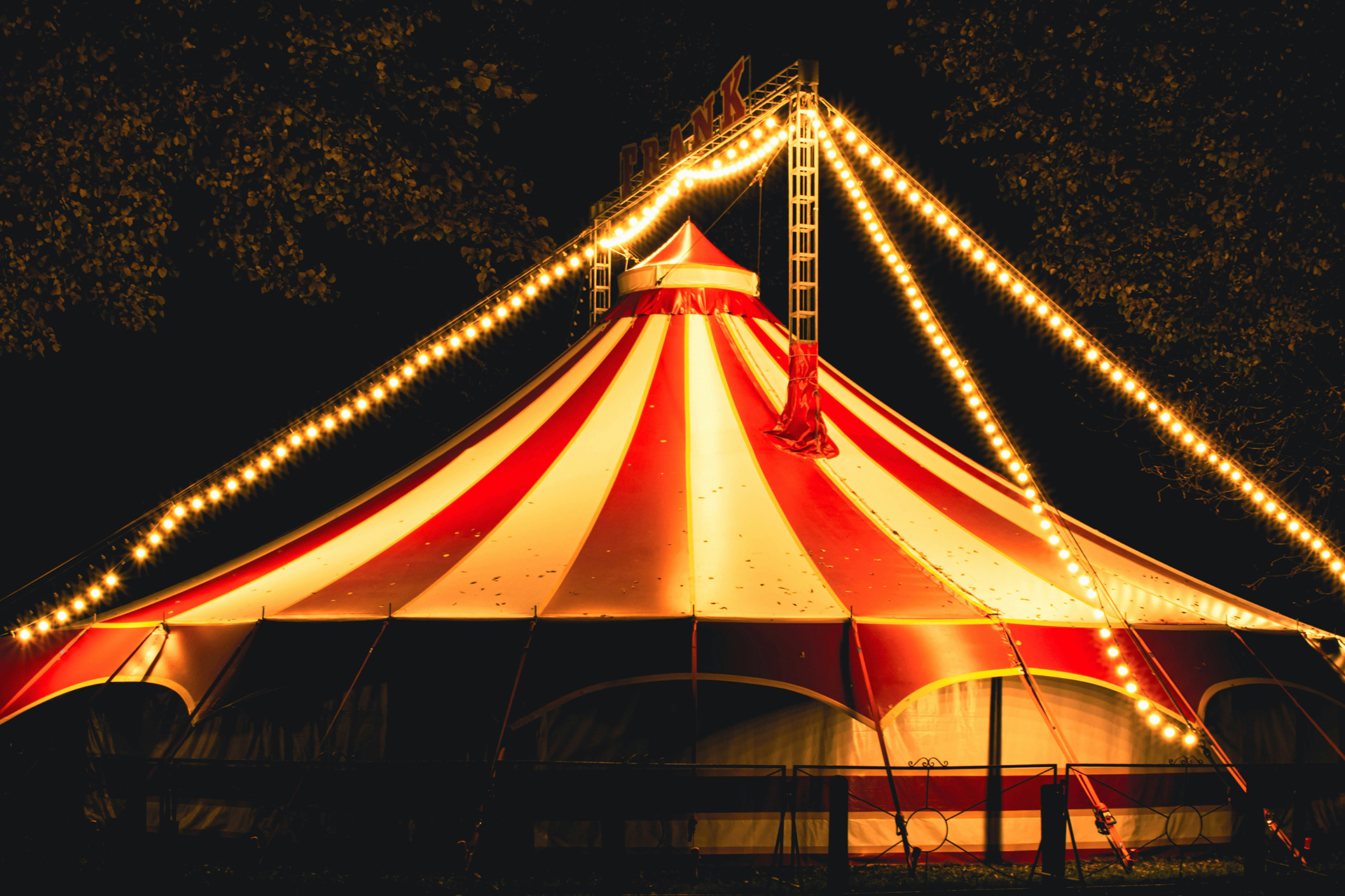 Devanture_cirque_de_nuit